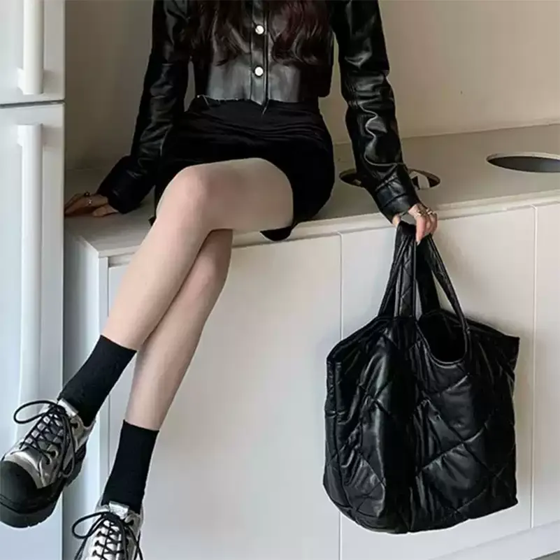 Tote bag fashion styling - Manufacturing quality for custom fashion accessory production