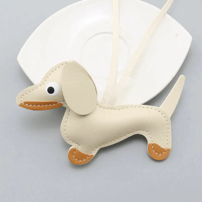 Dachshund keychain with bag - Practical application demonstration for wholesale fashion accessories