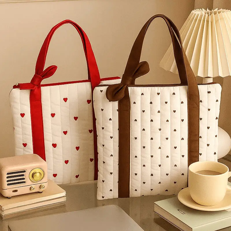 Heart pattern laptop bag - Detailed quilted construction for tech accessory factory production