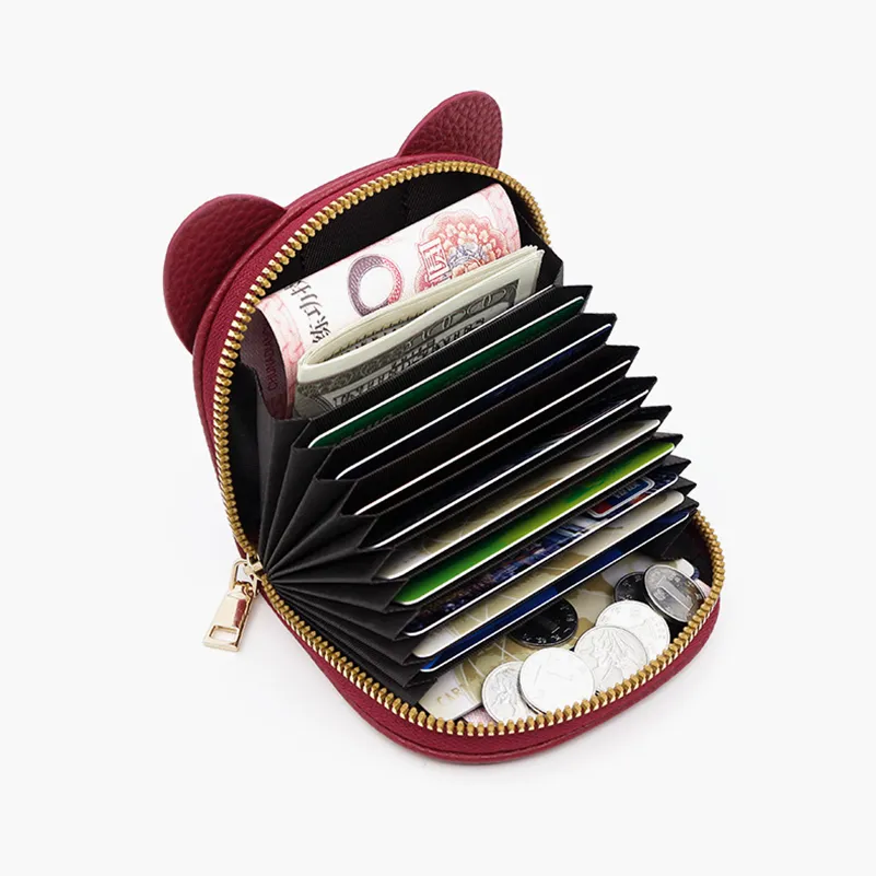 Side profile of quilted PU cosmetic bag showing structural integrity and thickness