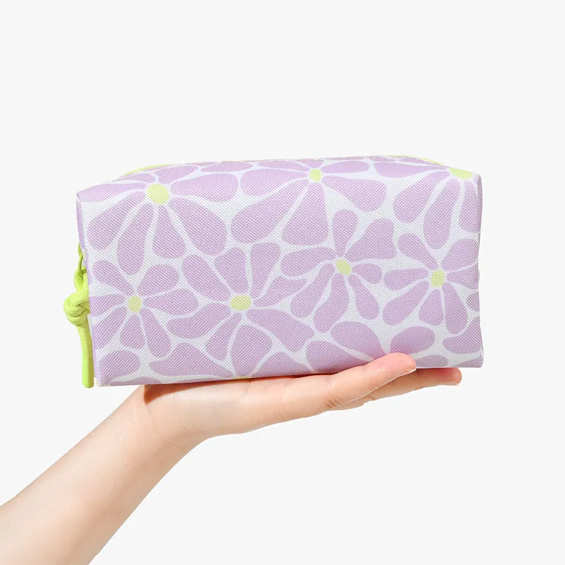 Medium canvas bag in hand - Practical size for daily use and OEM orders