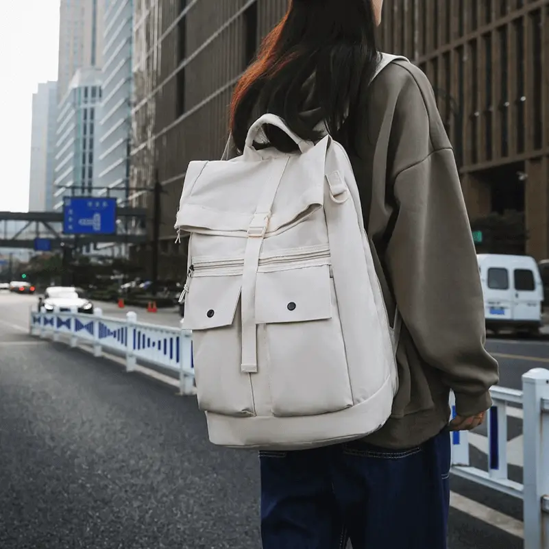 Urban setting compatibility - premium vintage bag manufacturer