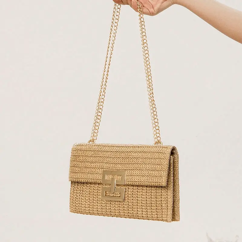 Shoulder bag versatility demonstration - Convertible styling for fashion wholesale showing sophisticated appeal